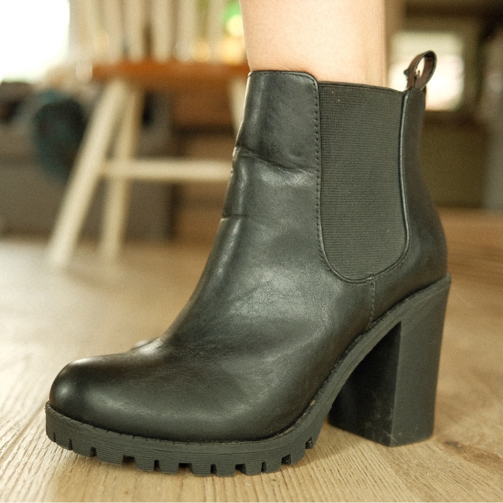 Faux Leather Heeled Chelsea Boots size 7